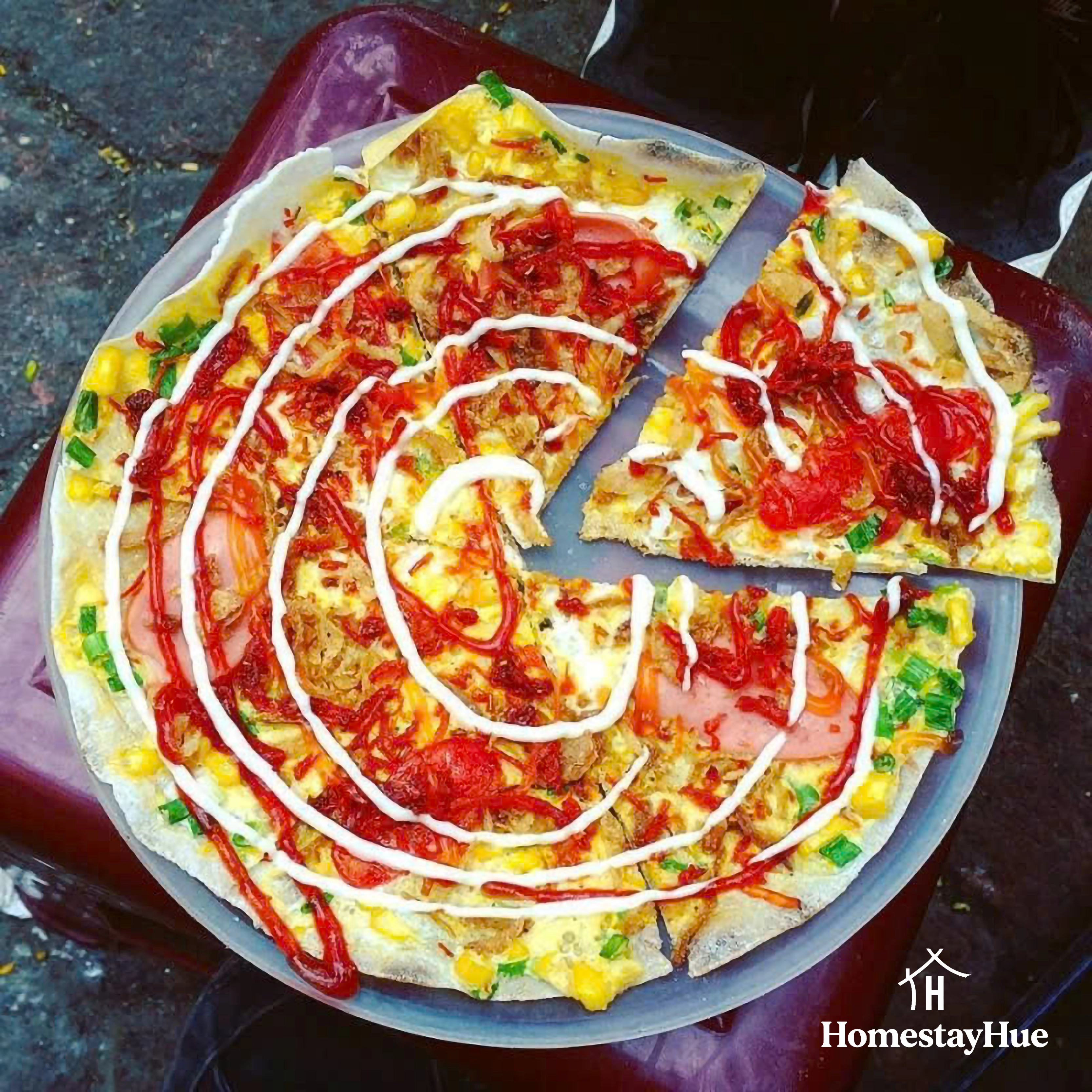 Bánh tráng trứng Huế: Món ăn vặt "quốc dân" siêu cuốn