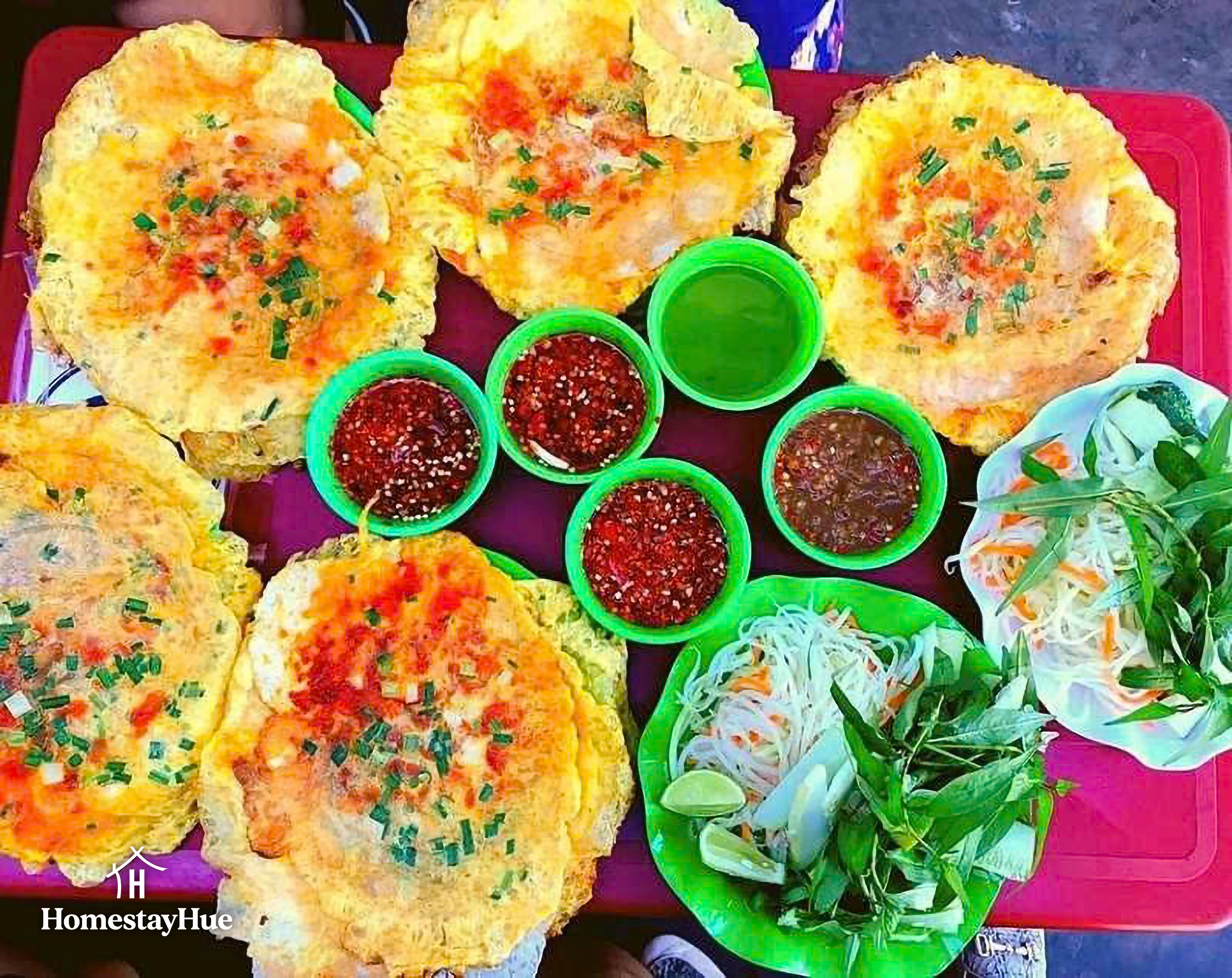 Bánh ép Huế: Món ăn vặt giòn dai "gây nghiện" cực độ