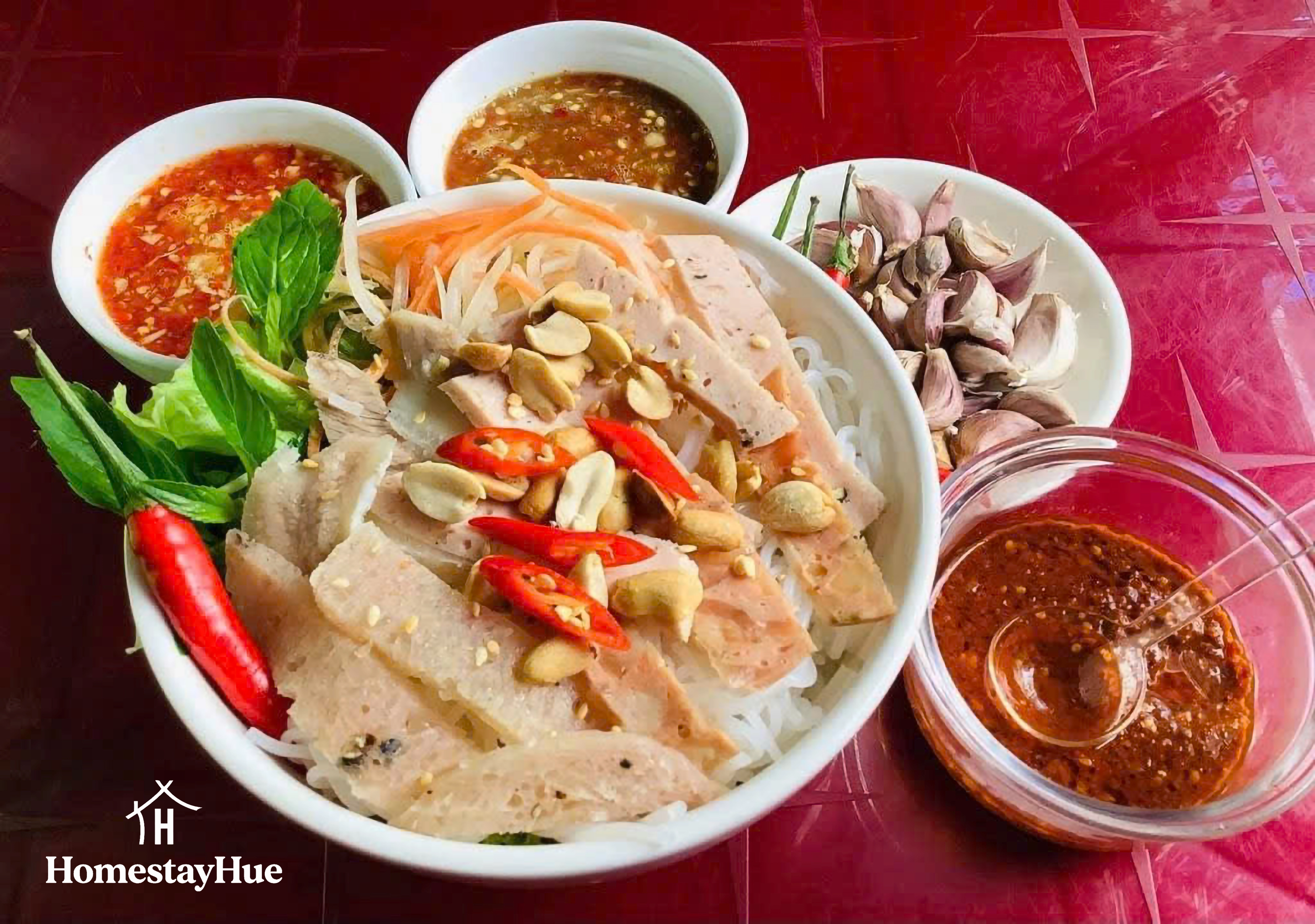 Bún mắm nêm Huế: Đậm đà "nặng mùi" mà ghiền cực mạnh