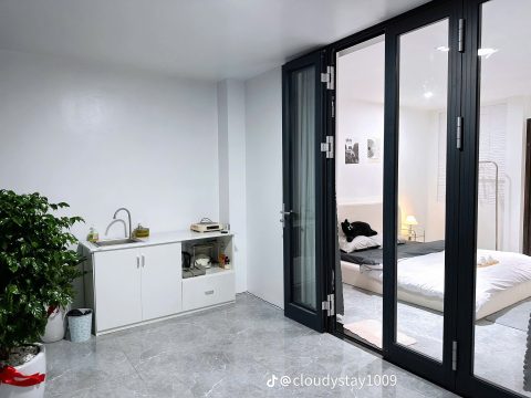Cloudy Stay  cs1